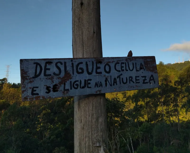 Placa indicando o caminho