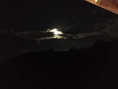 Paisagem noturna no camping